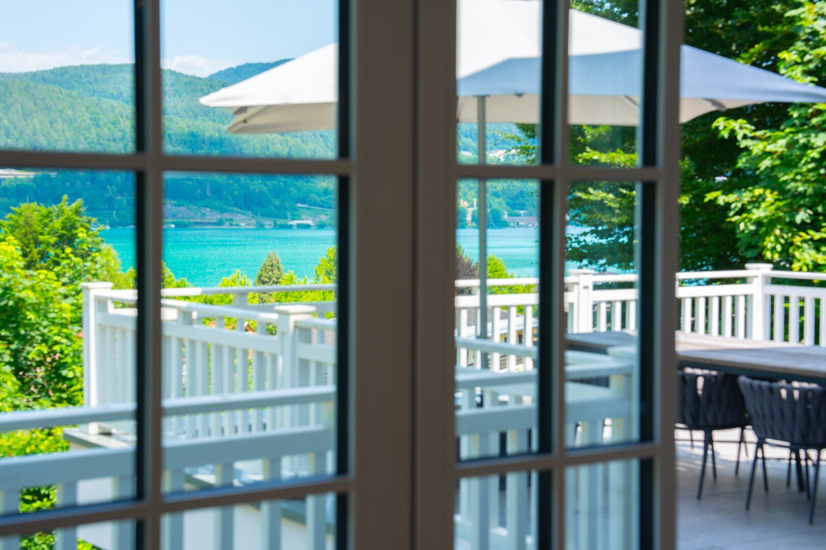 SEEBLICKVILLA mit Outdoorpool - großzügigen SEEZUGANG & Boje in idyllischer Waldrandlage am WÖRTHERSEE