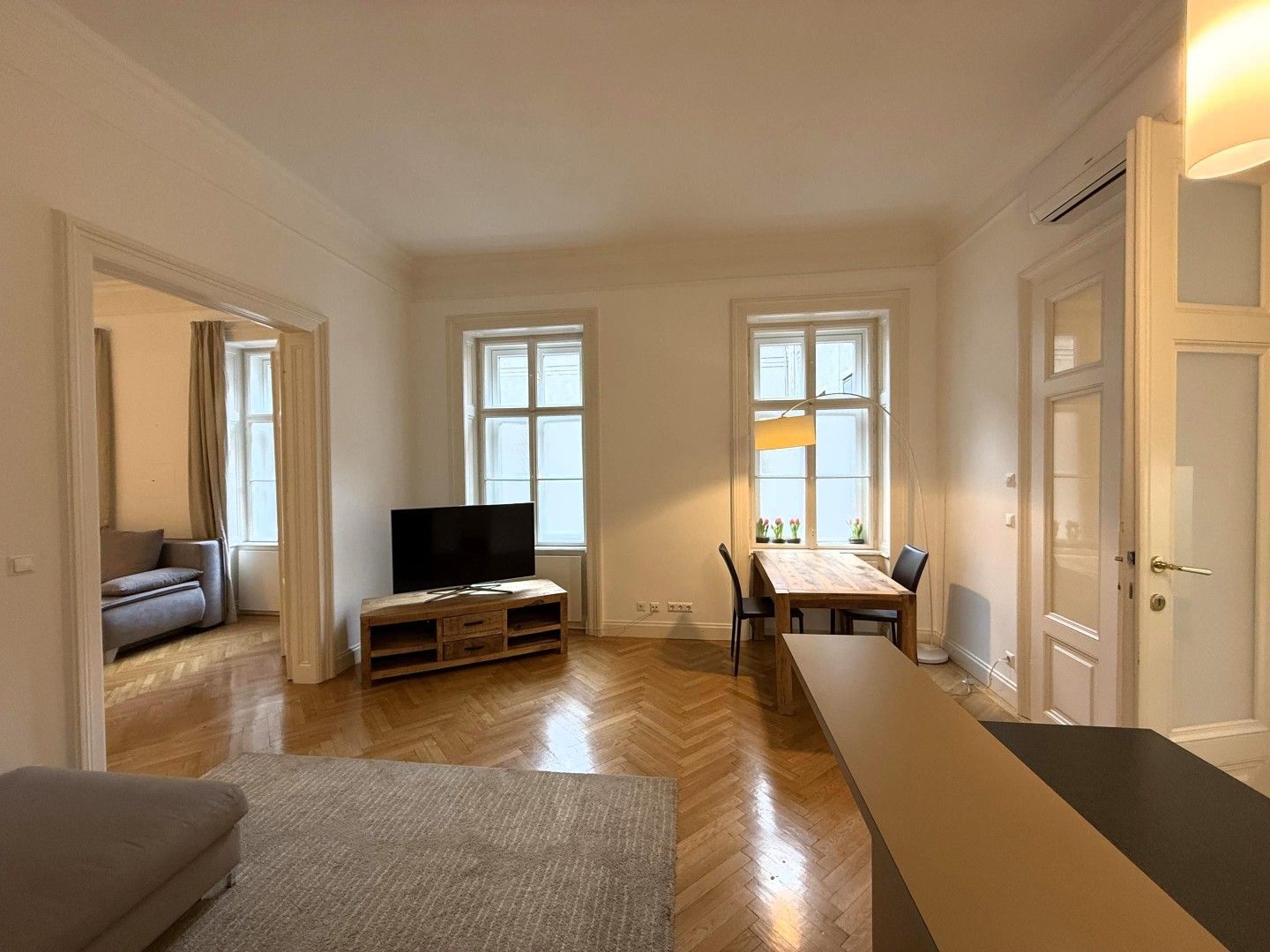 Möblierte City-Wohnung für Diplomaten, Expats & Ang. intern. Org. // Furnished City-Apartment for diplomats, expats & employees of intern. orgs //