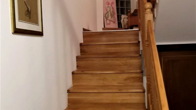 Stiege EG ins DG