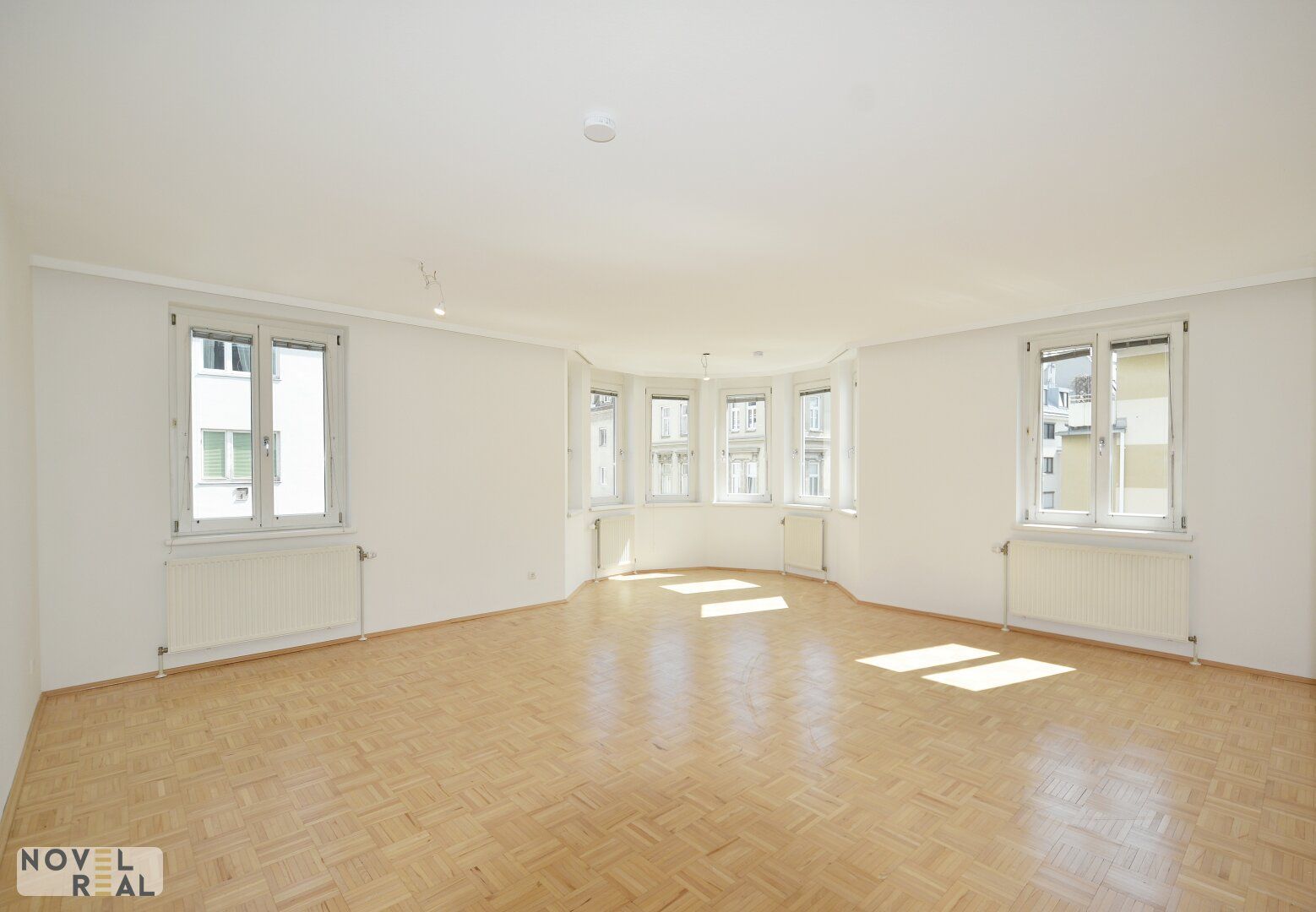 Sonnige 3 Zimmer Wohnung mit großzügigem Wohnbereich