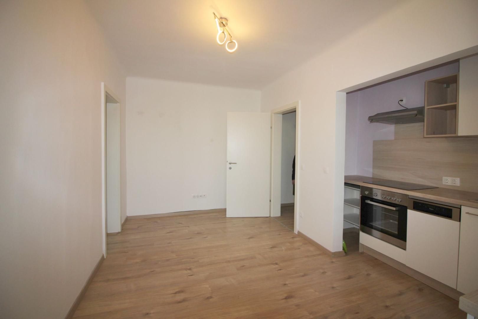 RUHIGE 2-ZIMMER-WOHNUNG - NÄHE MURPARK UND AUTOBAHN