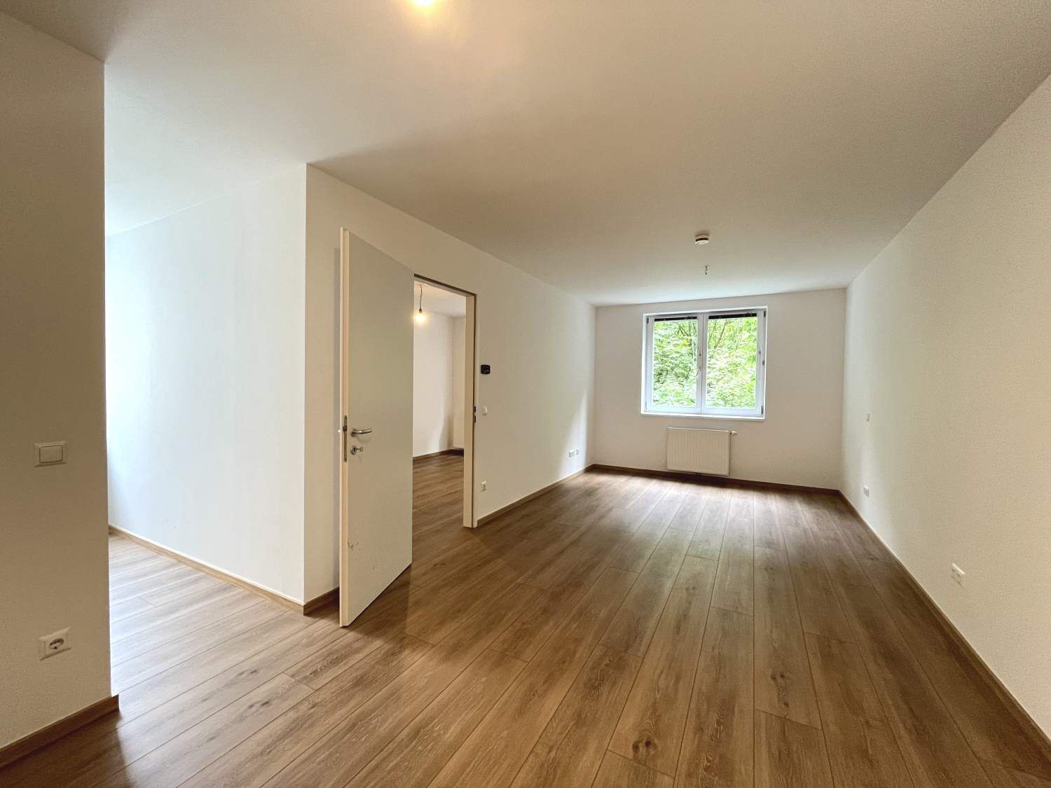 Teilsanierte 2-Zimmer-Wohnung mit Balkon in den grünen Innenhof!