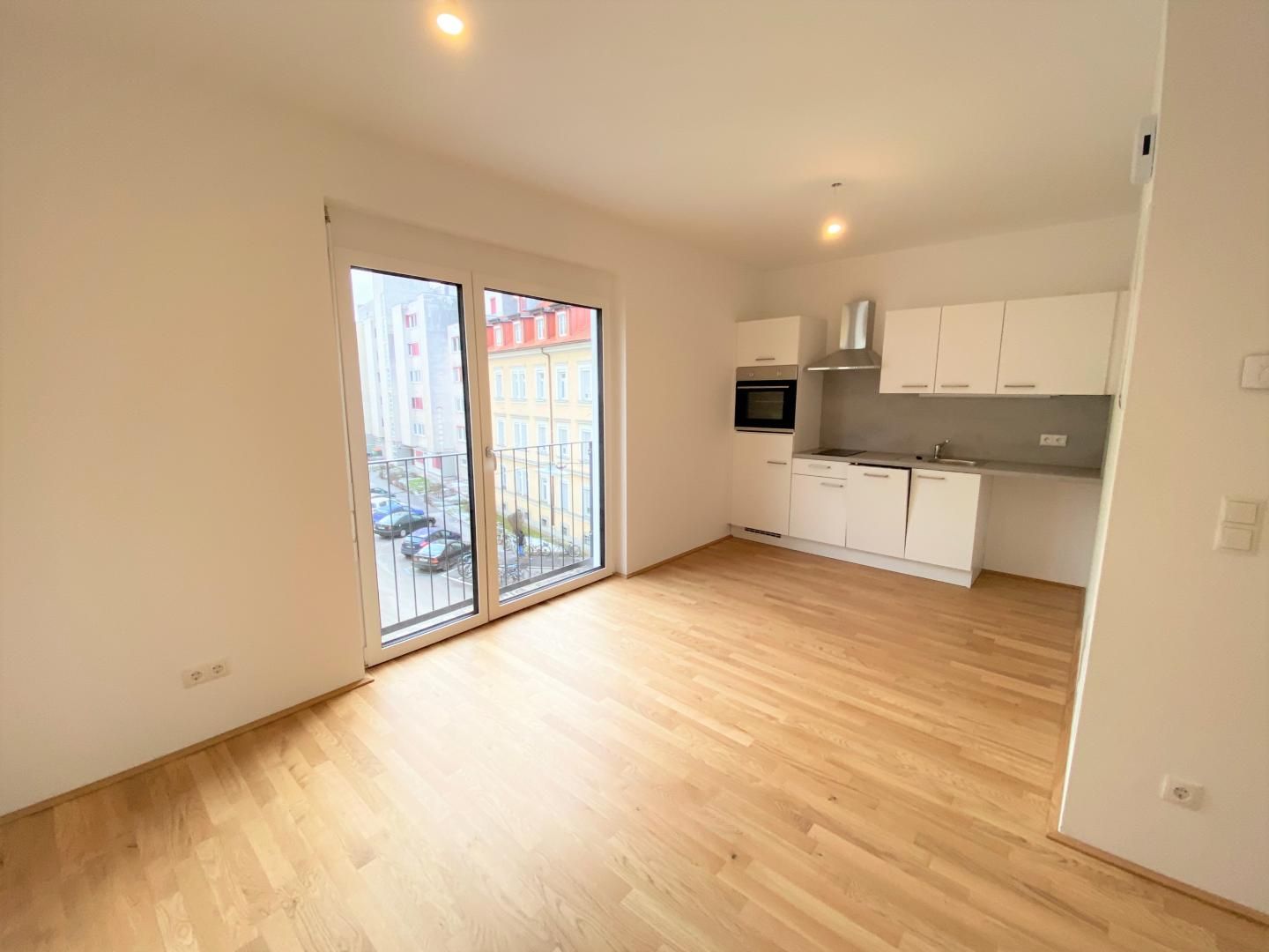 MODERNE 2-ZIMMER-WOHNUNG IN ZENTRALER UND RUHIGER LAGE