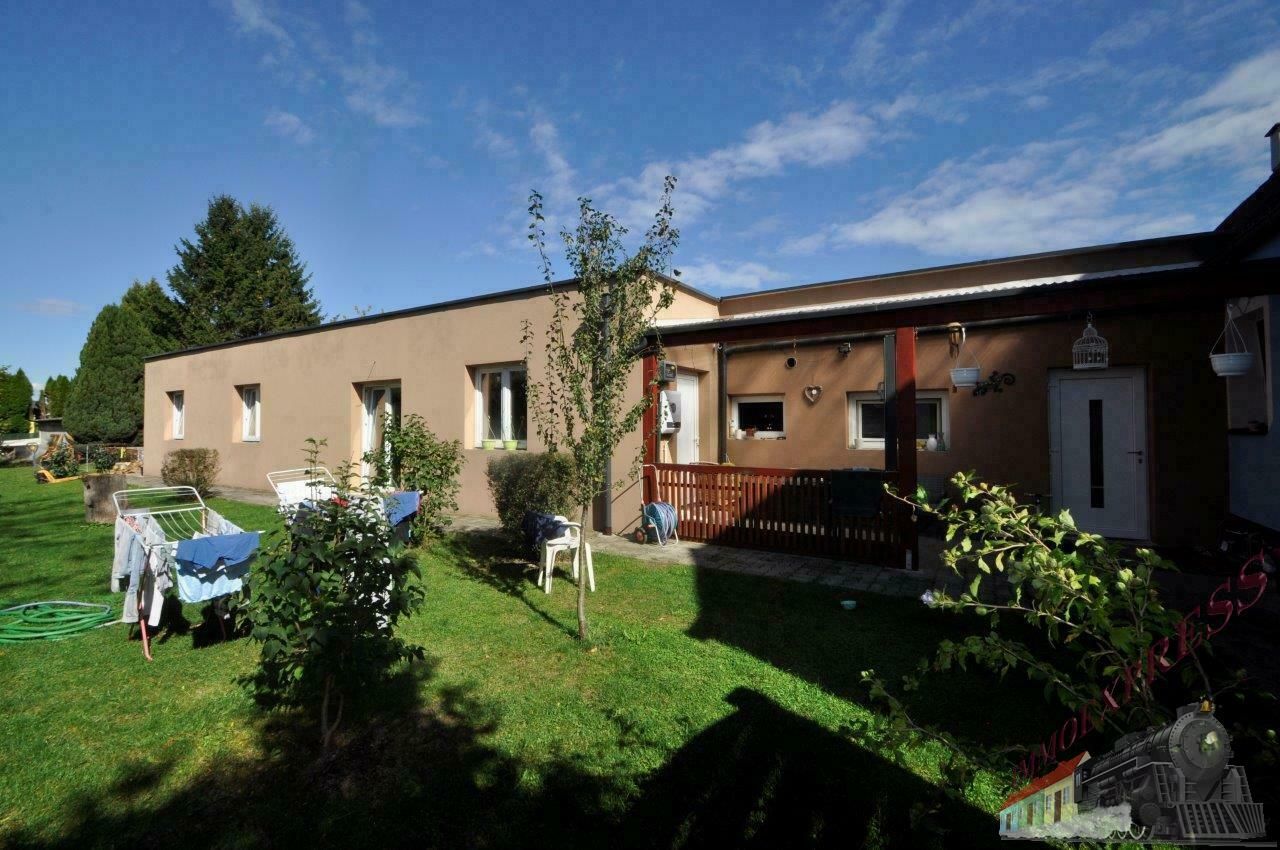 Renoviertes Wohnhaus- und moderner Neubau (Fertigstellungsarbeiten erforderlich) für zwei Familien