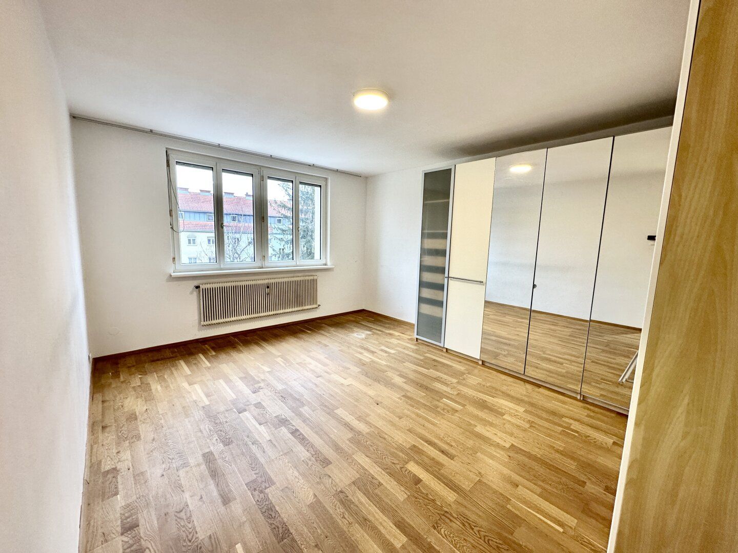 Vermietete 4-Zimmer-Wohnung mit Stadtblick - Sichern Sie Ihr neues Investment