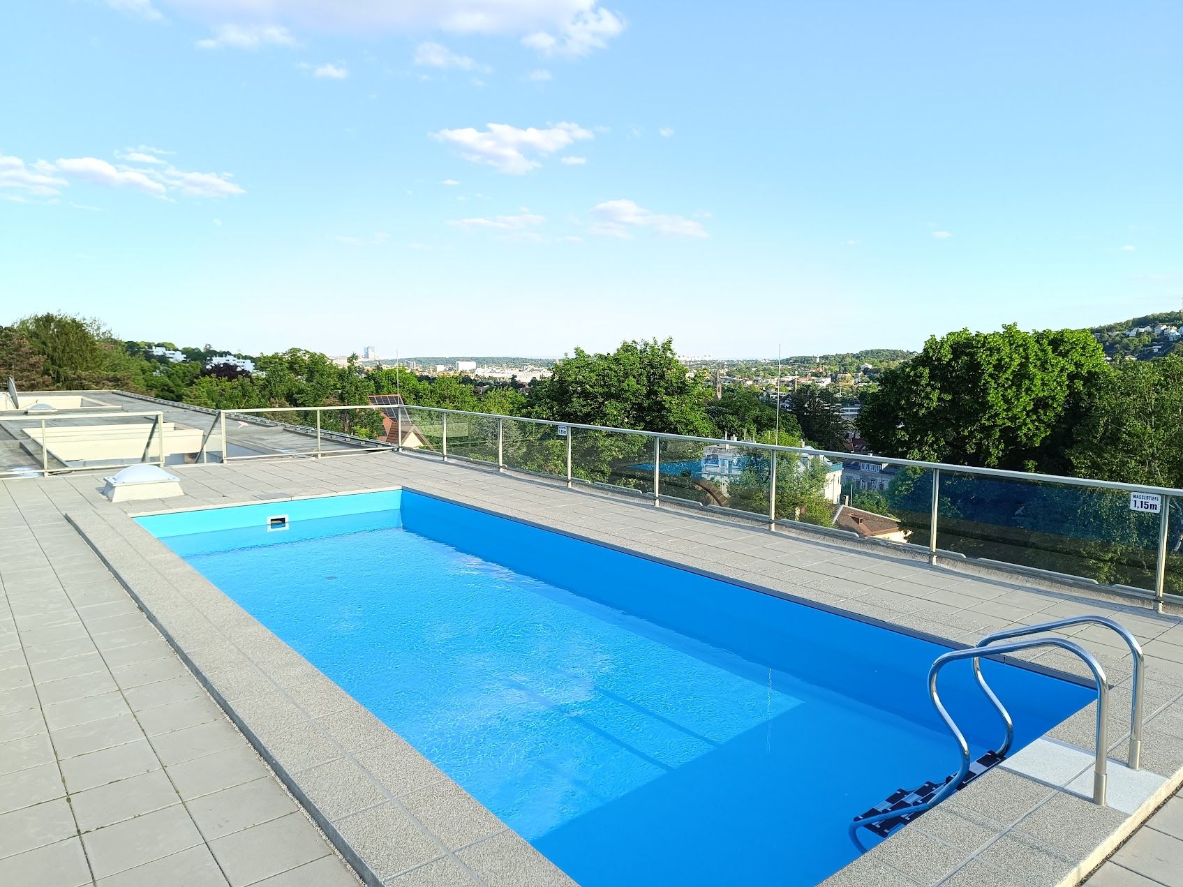 Traumhafte Single- oder Pärchen-Wohnung mit Dach-Swimmingpool & Wien-Panoramablick