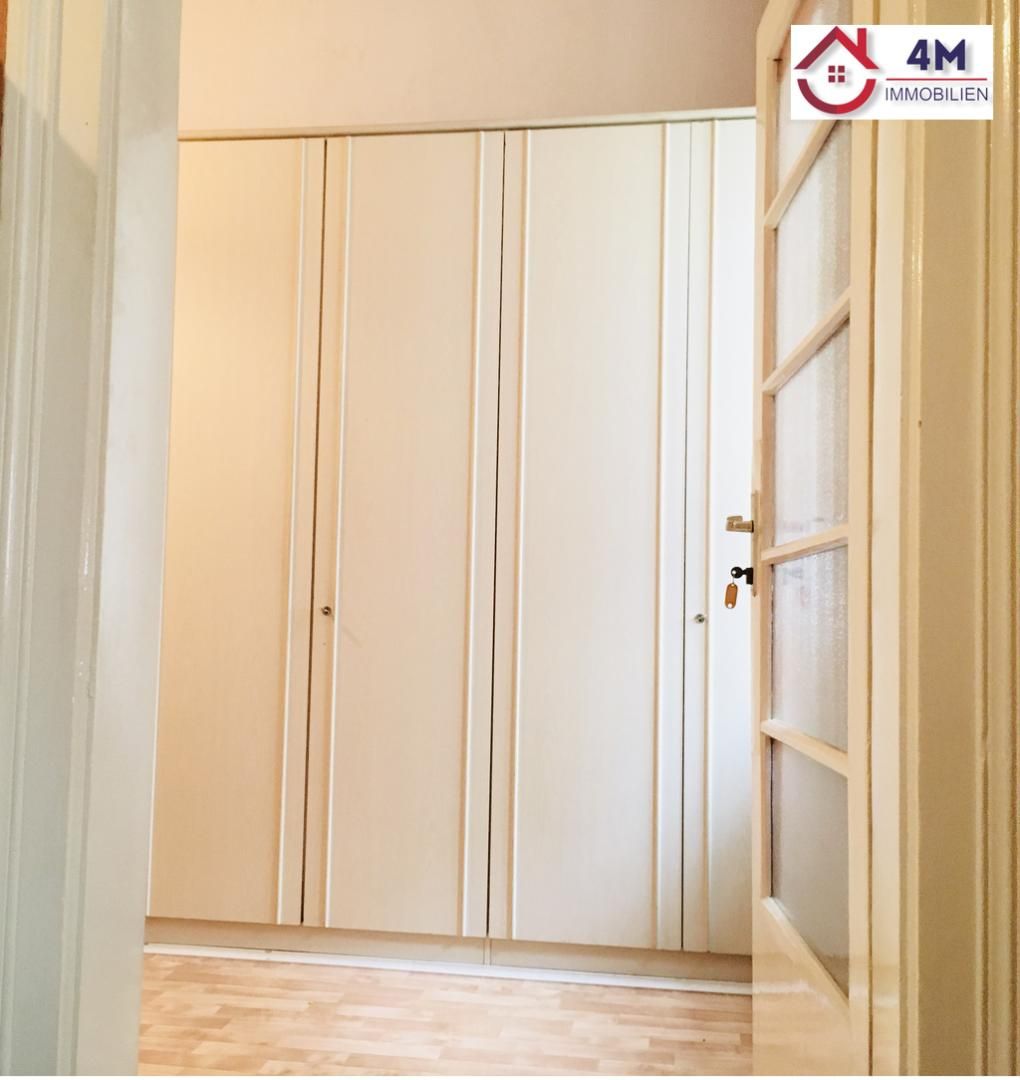 Zum Sanieren! Helle 2-Zimmer Wohnung mit und Aufzug und perfekter Infrastruktur!