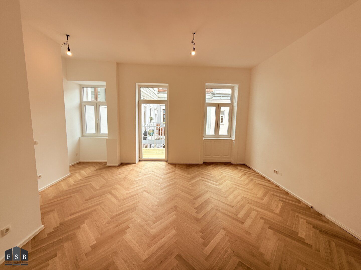 GENERALSANIERTE ALTBAUWOHNUNG (ca.95m²) mit BALKON (ca. 4m²) - 3 Zimmer