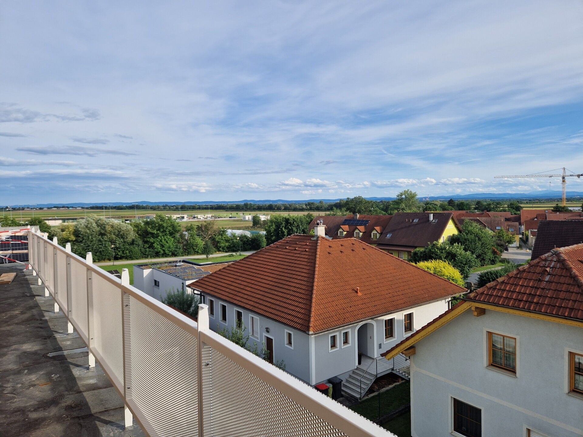 TOLLE EIGENTUMSWOHNUNG MIT BALKON UND HERRLICHEM AUSBLICK - PROVISIONSFREI - SCHLÜSSELFERTIG INKL. BAD UND OPTIONAL MIT TIEFGARAGENPARKPLATZ