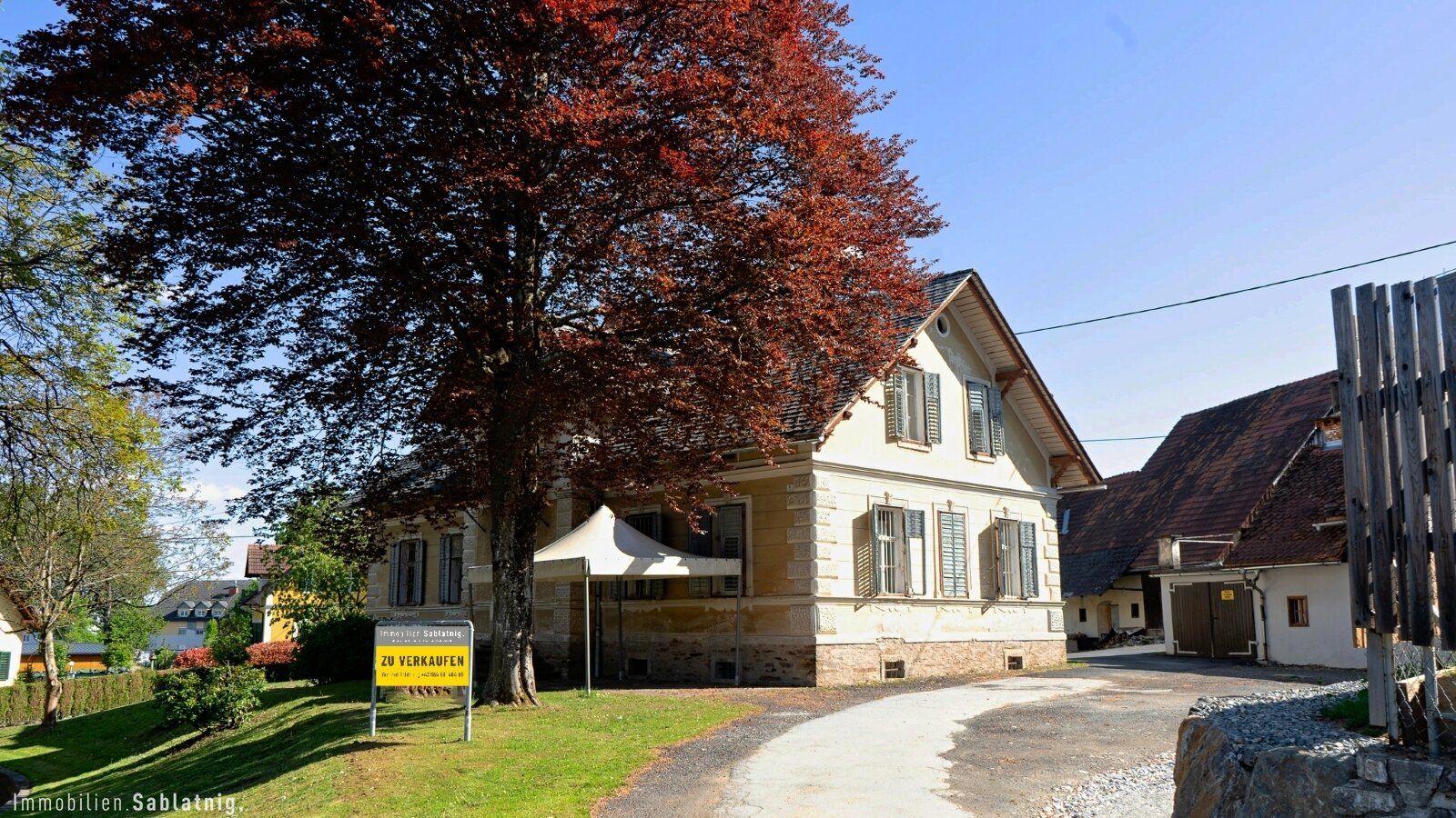 PROJEKTLIEGENSCHAFT mit historischem Herrenhaus auf großzügigem Grundstück mit Entwicklungspotenzial! - Mehr