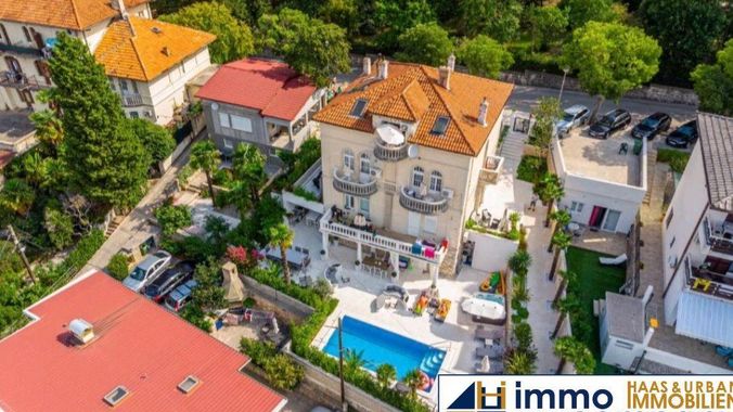 Villa mit Meerblick, 2. Reihe