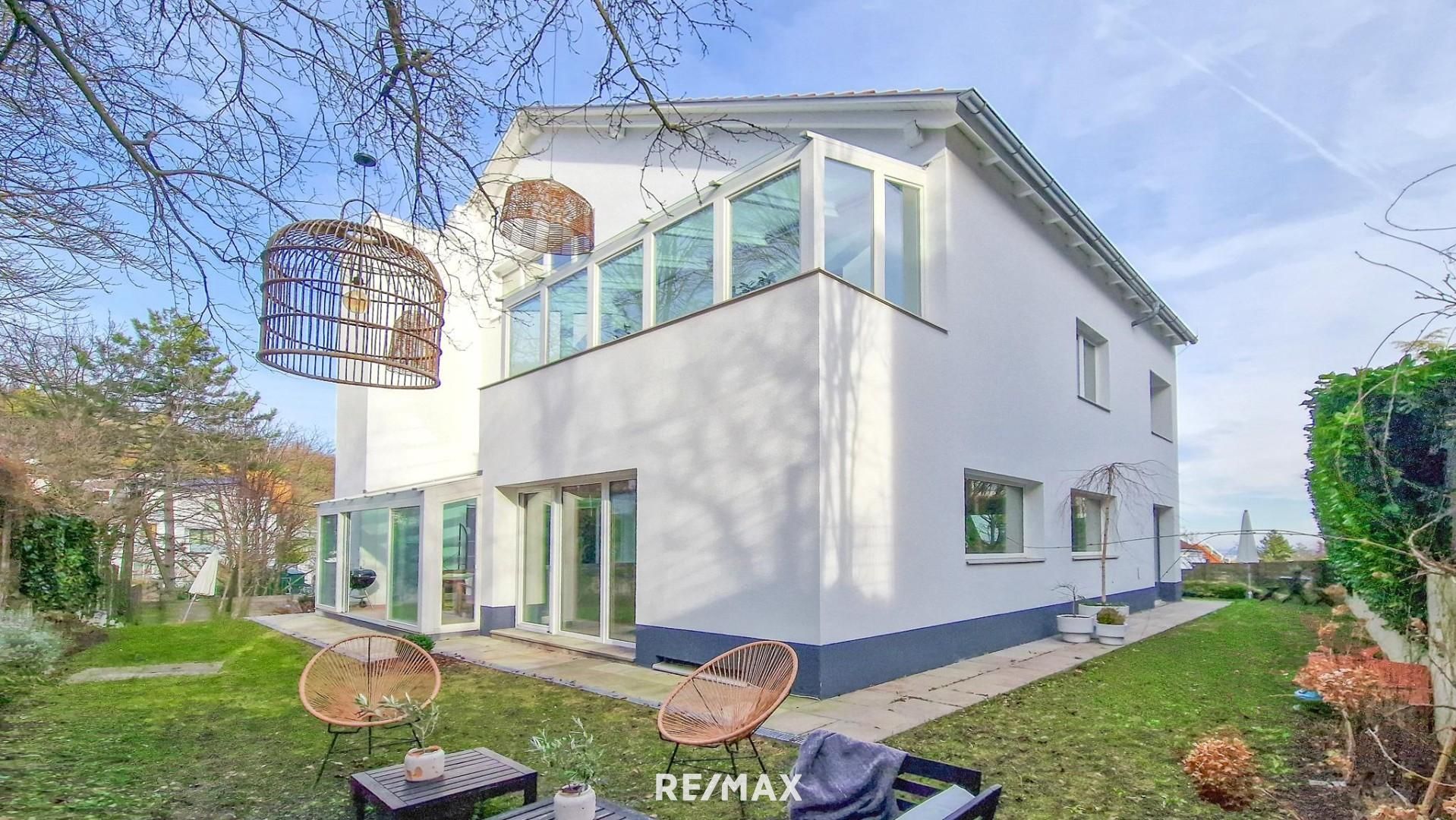 Willkommen in Ihrer persönlichen Oase auf dem Wilhelminenberg! Imposante Ein-/Zweifamilien-Villa mit Panoramasicht, Lift und großzügigem SPA-Bereich