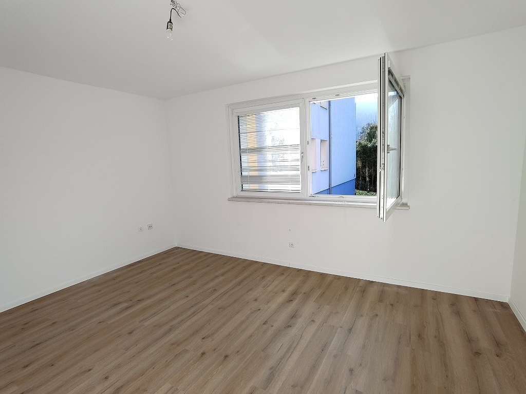 Teilrenovierte Kleinwohnung mit Küchenblock im Hochparterre in Mürzzuschlag zu kaufen !