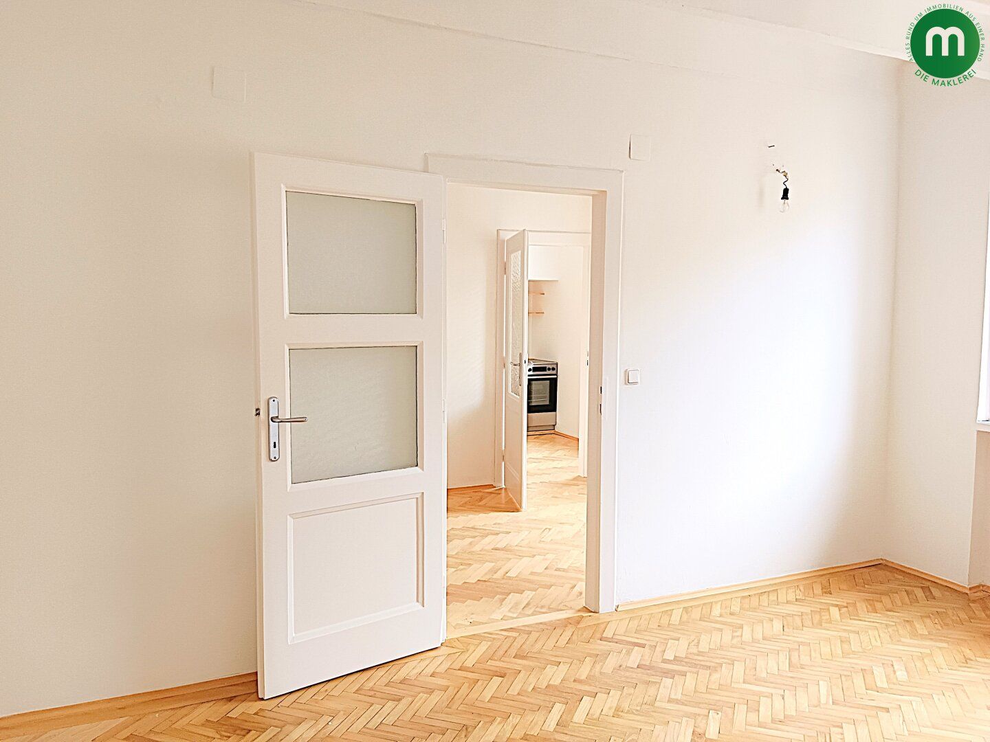 Unbefristete Miete: 2-Zimmer-Altbau mit kleinem Balkon