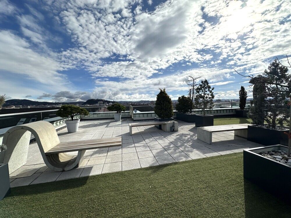 Modernes Büro mit eigener Terrasse - Mehr