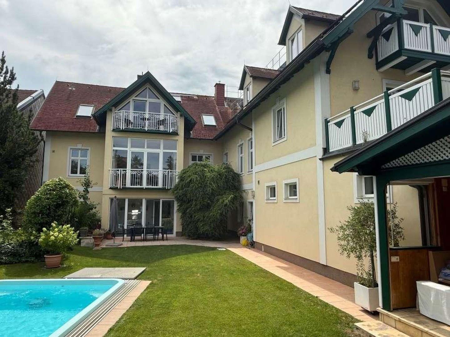 Büro / Praxis / Wohnung mit Balkon, Pool & Garten in 2380 Perchtoldsdorf - 122 m²