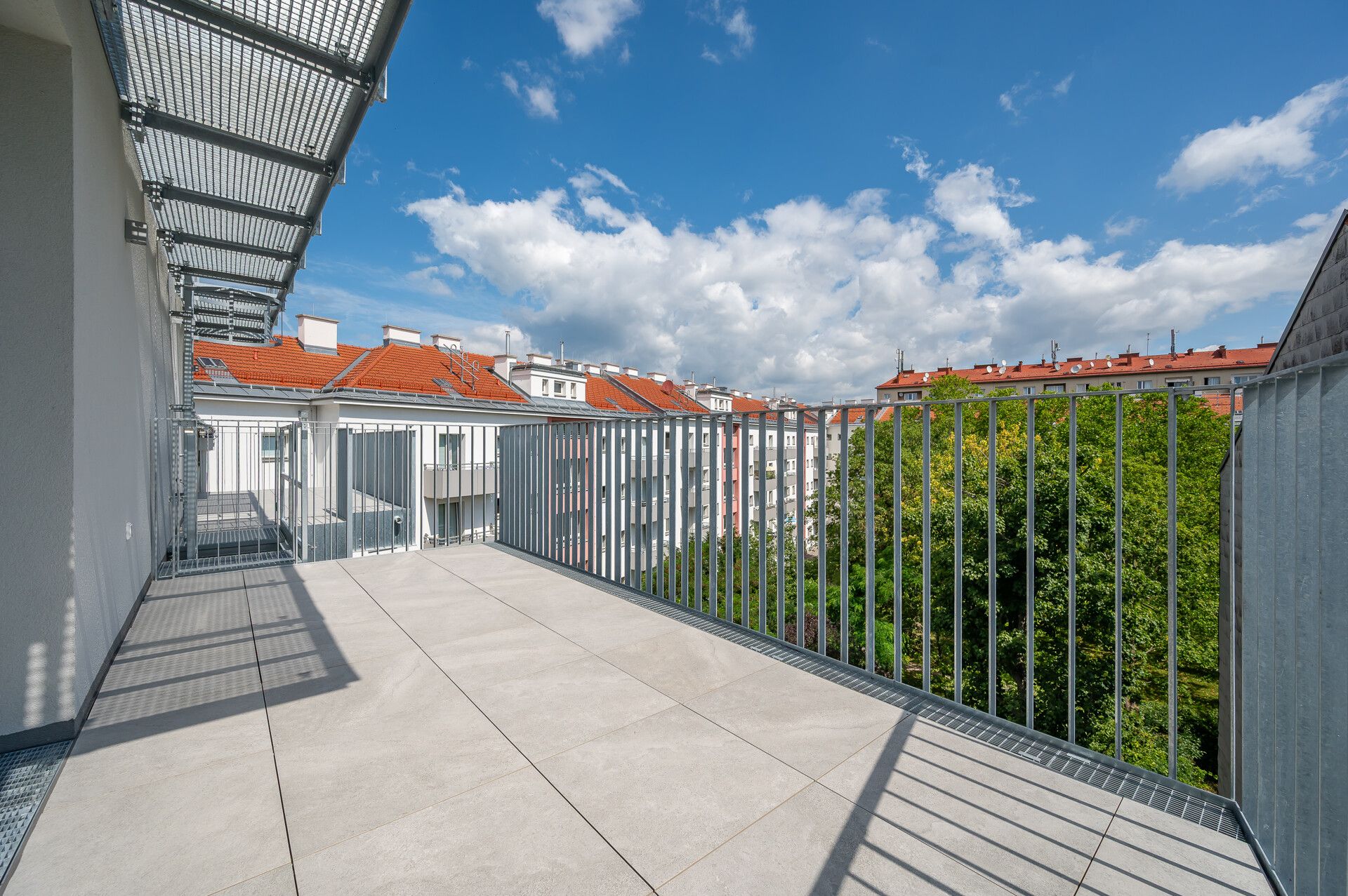 Erstbezug. Hochwertige Drei-Zimmer-Dachgeschoßwohnung mit Balkon - Sofort verfügbar -zu mieten in 1170 Wien