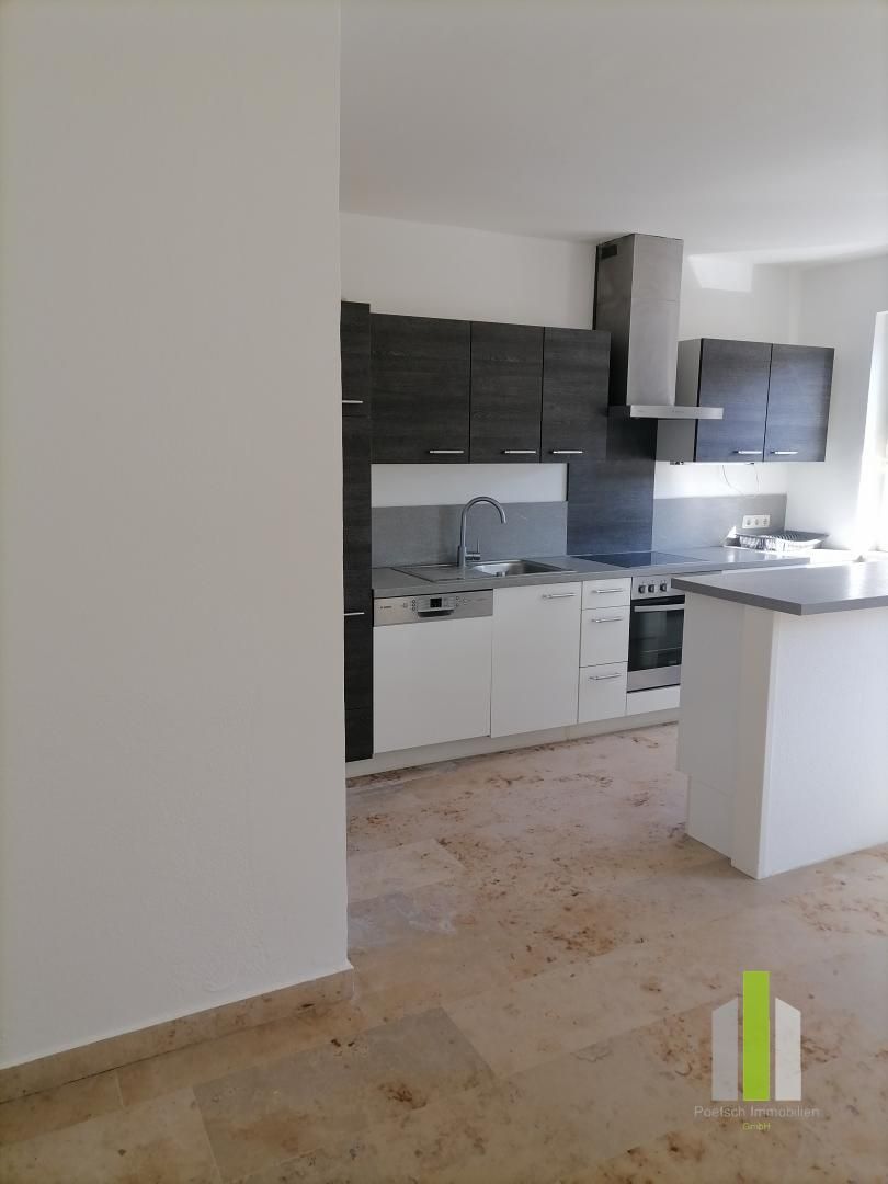 Großzügige Wohnung mit Loggia und Parkplatz