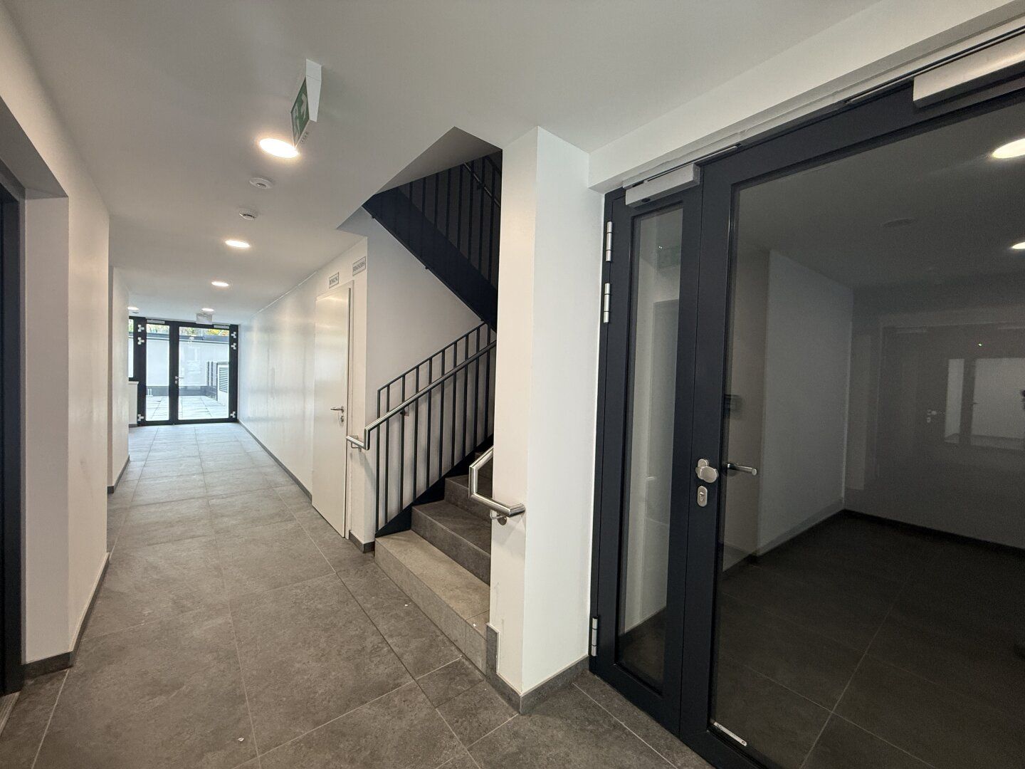 ERSTBEZUG in modernen NEUBAU mit FREIFLÄCHEN! - Več