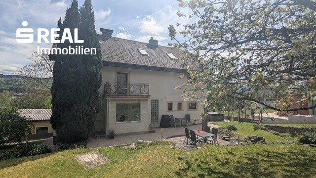 Geräumiges Zweifamilienhaus mit Garten und Terrasse