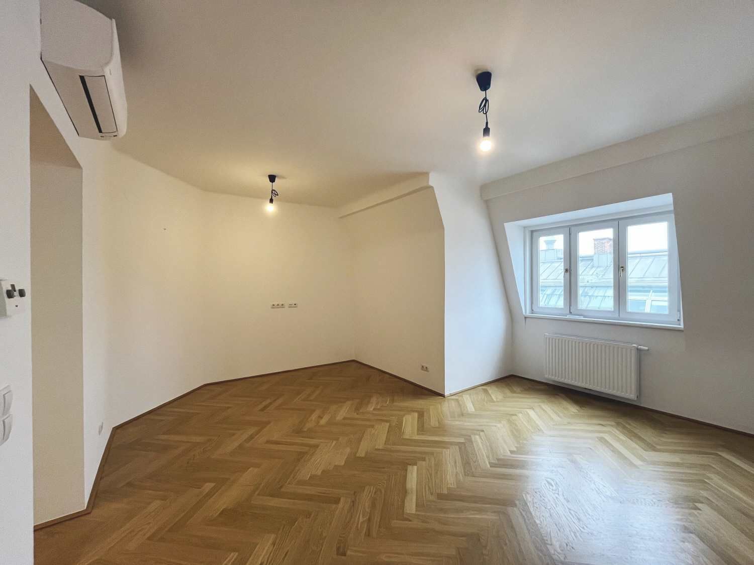 Klimatisierte Dachgeschoßwohnung - hochwertige 3 Zimmer Wohnung in Top Lage im 8. Bezirk