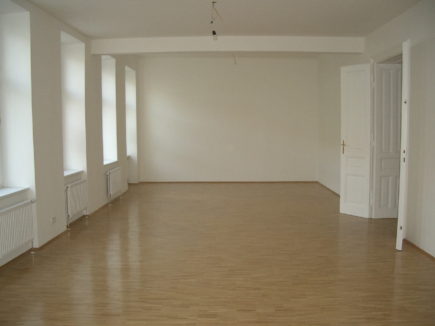 Kapitalanlage mit laufenden Mieteinnahmen, Rendite 4,80 %, Büro mit 3 Räumen Unbefristet vermietet - Ansicht 2