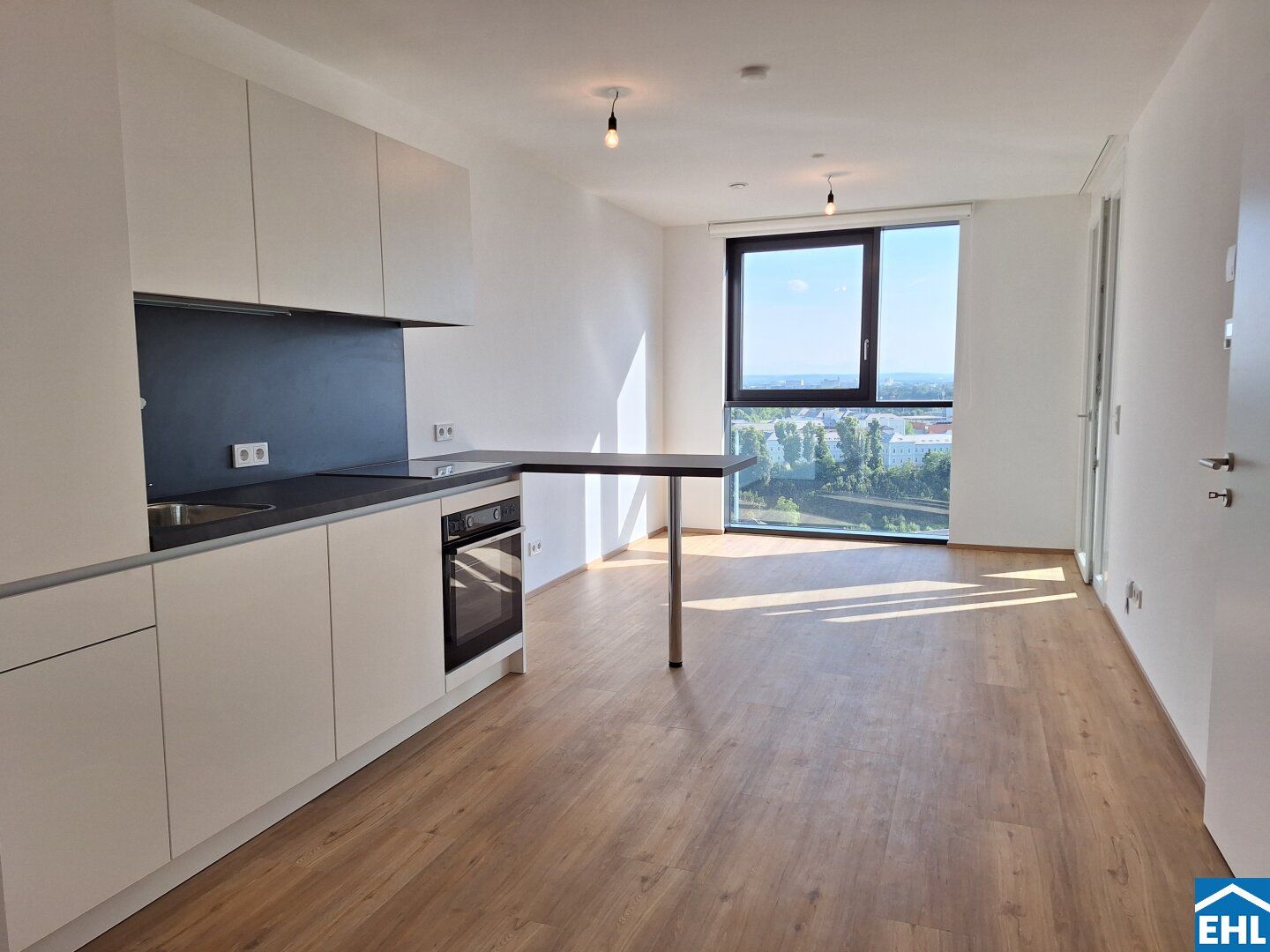 Urbanes Wohnen im High Five Tower ab Sommer 2025! 2-Zimmer-Wohnung mit Loggia