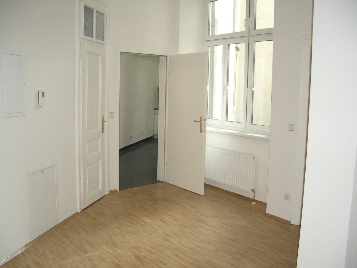 Kapitalanlage mit laufenden Mieteinnahmen, Rendite 4,80 %, Büro mit 3 Räumen Unbefristet vermietet - Mehr
