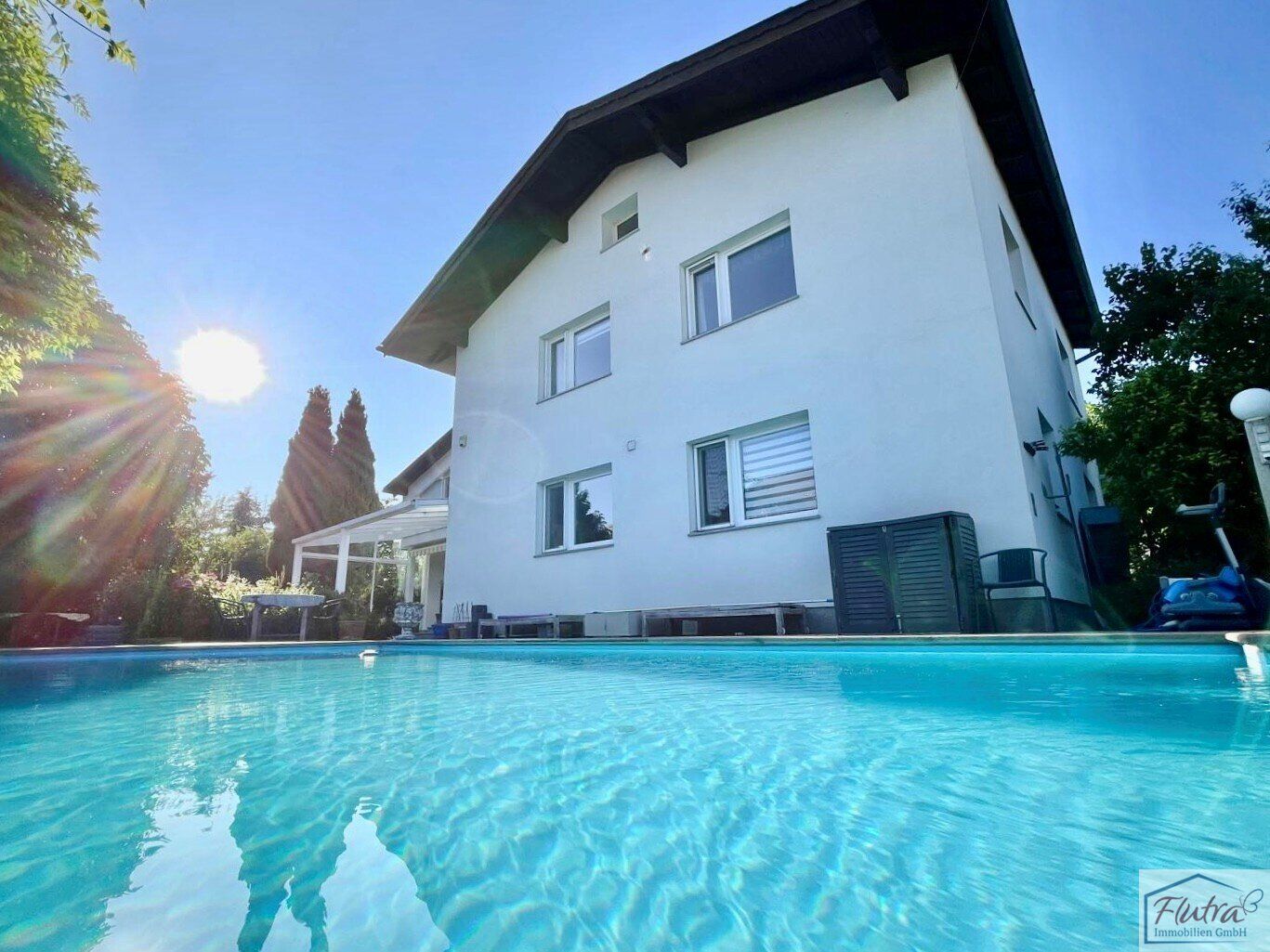Großzügiges Ein-/Zweifamilienhaus in bester Lage in Wels/Roithen samt Pool uvm.!