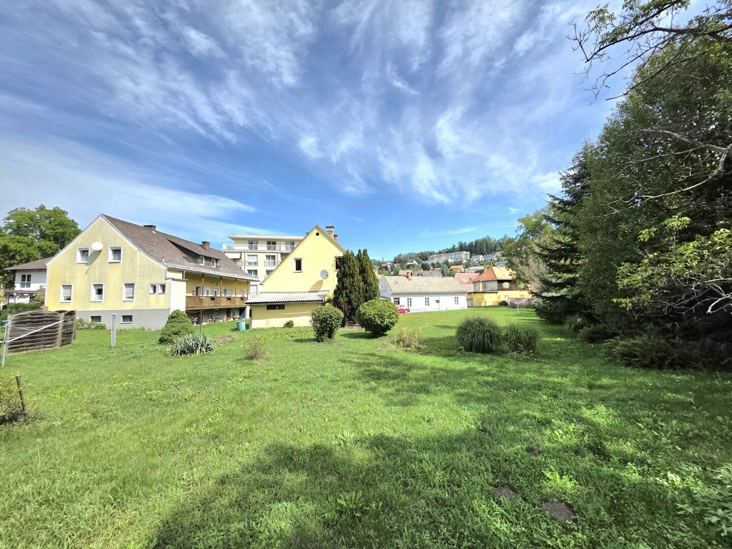 Sonniges Grundstück mit 2,0 Bebauungsdichte im Zentrum von Voitsberg! Kerngebiet! - Mehr