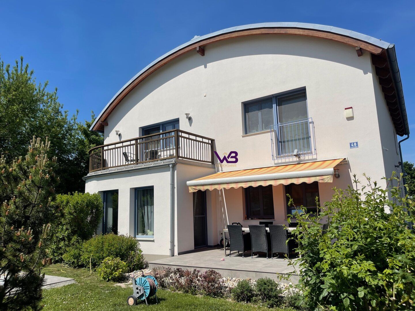 Großzügiges Einfamilienhaus mit Garage und Swimmingpool in einer begehrten Lage von Hagenbrunn!