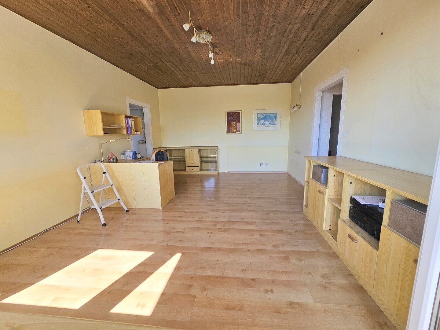 Preiswerte, gut aufgeteilte, sonnendurchflutete Wohnung in Wetzelsdorf sucht neue Besitzer!