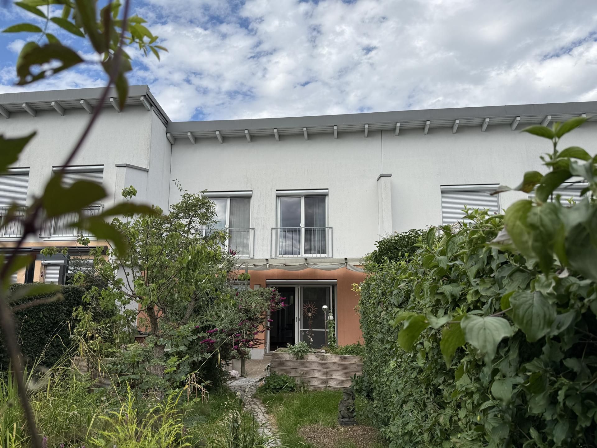 Teich, Terrasse und toller Garten - Charmantes Reihenhaus in Dietach