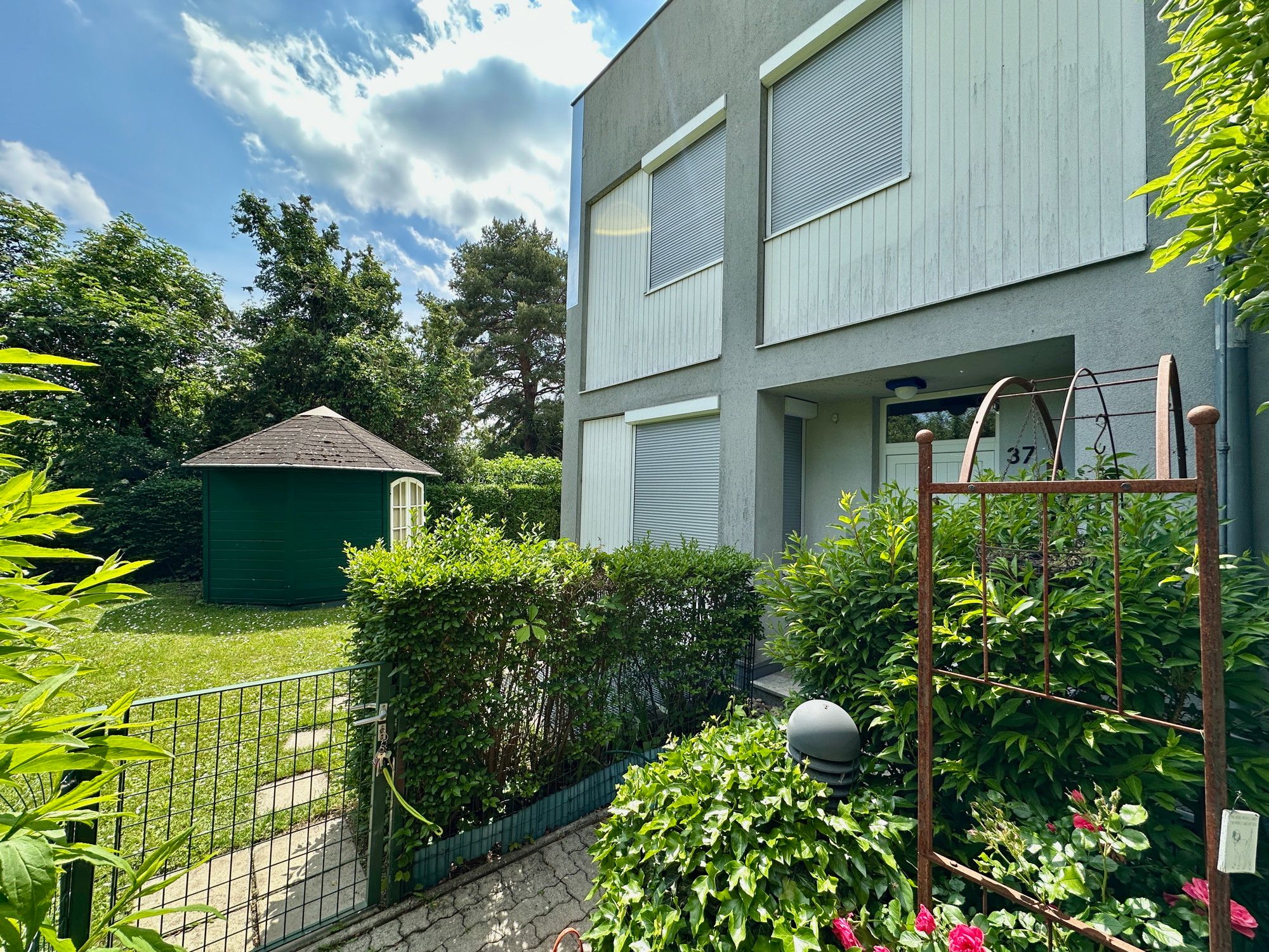 Eck Reihenhaus mit entzückendem Garten