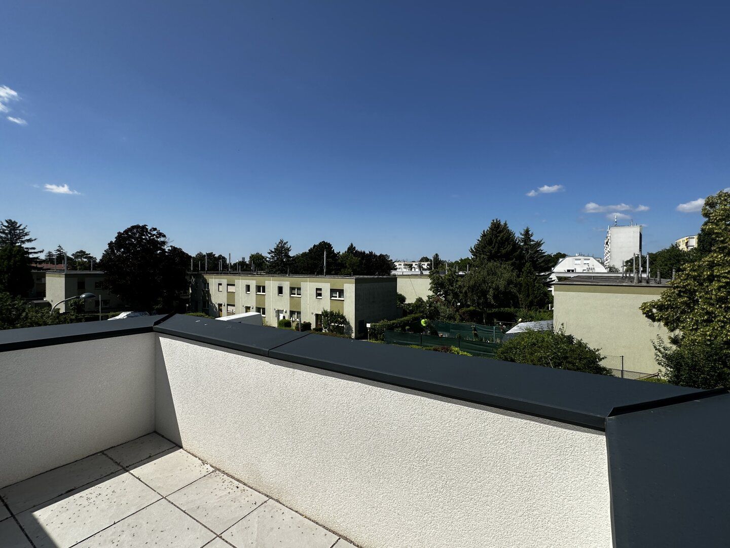 ERSTBEZUG! Moderne 3-Zimmerwohnung mit Terrasse und Balkon Nähe U1