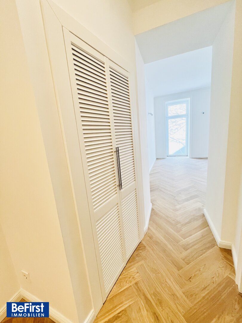 Erstbezug nach Top Sanierung: Lichtdruchflutete 2 Zimmer Balkonwohnung