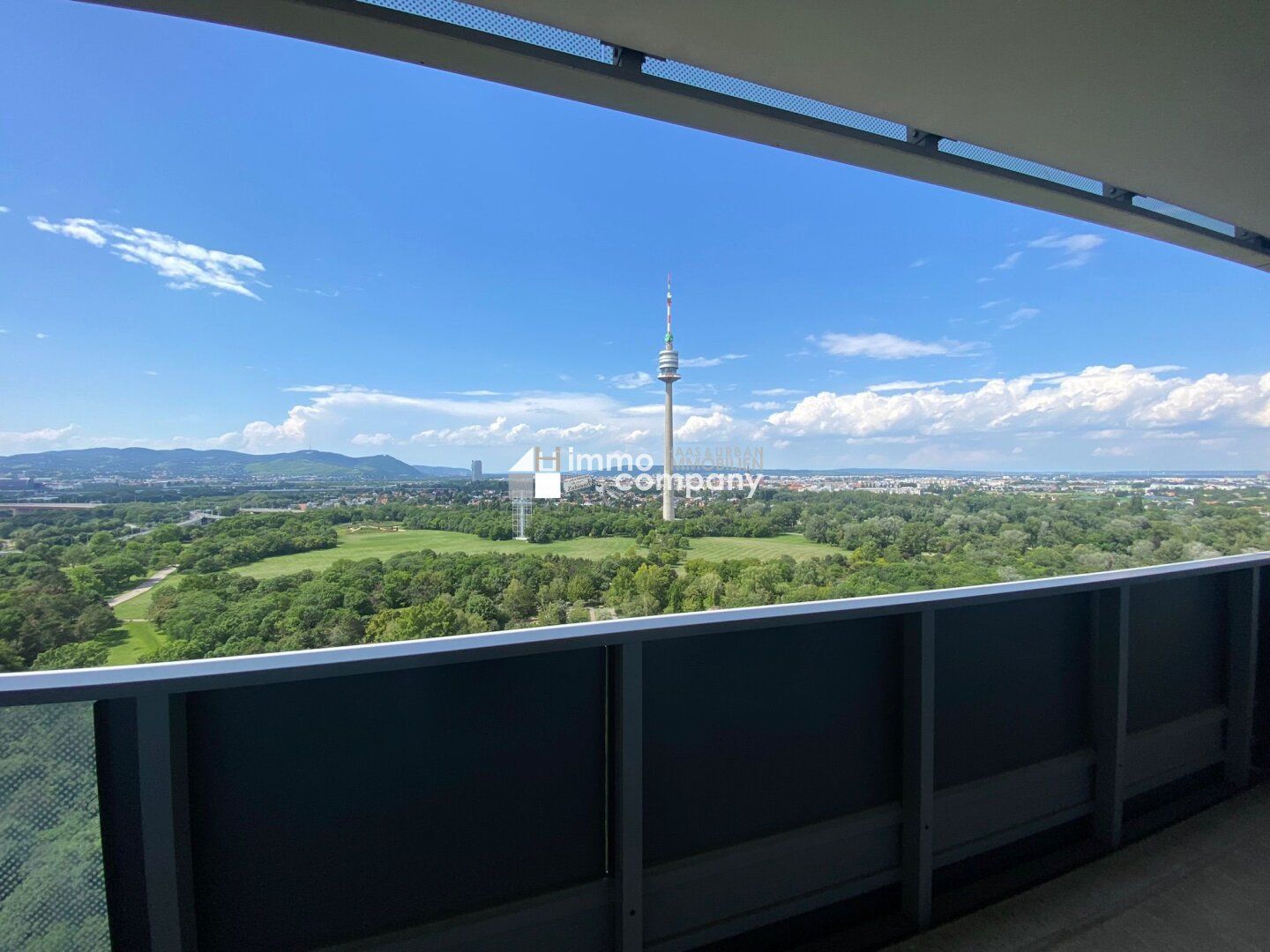 Luxuriöses Wohnen auf höchstem Niveau - Traumapartment in Top-Lage mit 16 & 17 Etage, 2 Balkonen und U-Bahn-Nähe. 570.000,00 €