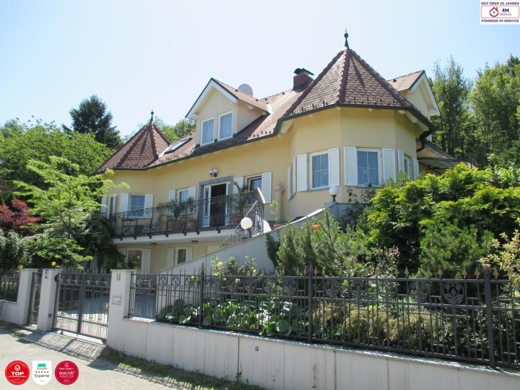 Exklusiv eingerichtete Villa mit orientalischem Hauch in absoluter Ruhelage in einer der begehrtesten Wohnlagen des südwestlichen Wienerwalds