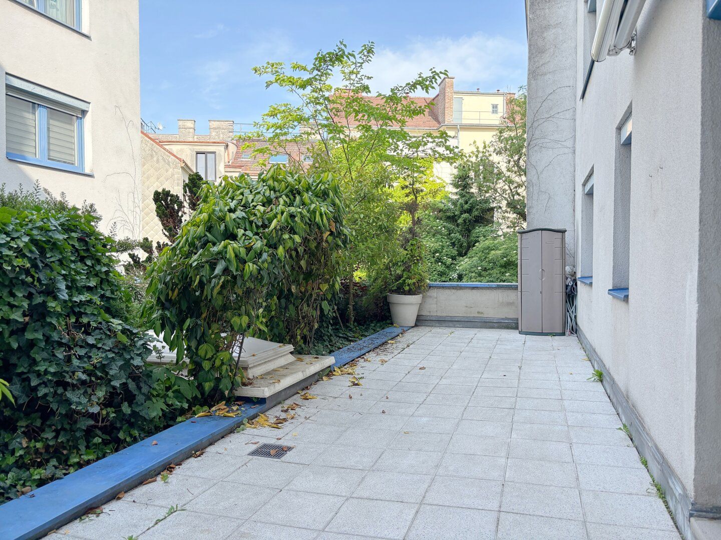 Stadtleben im Grünen - Stilvolle Wohnung mit Terrasse und Garten
