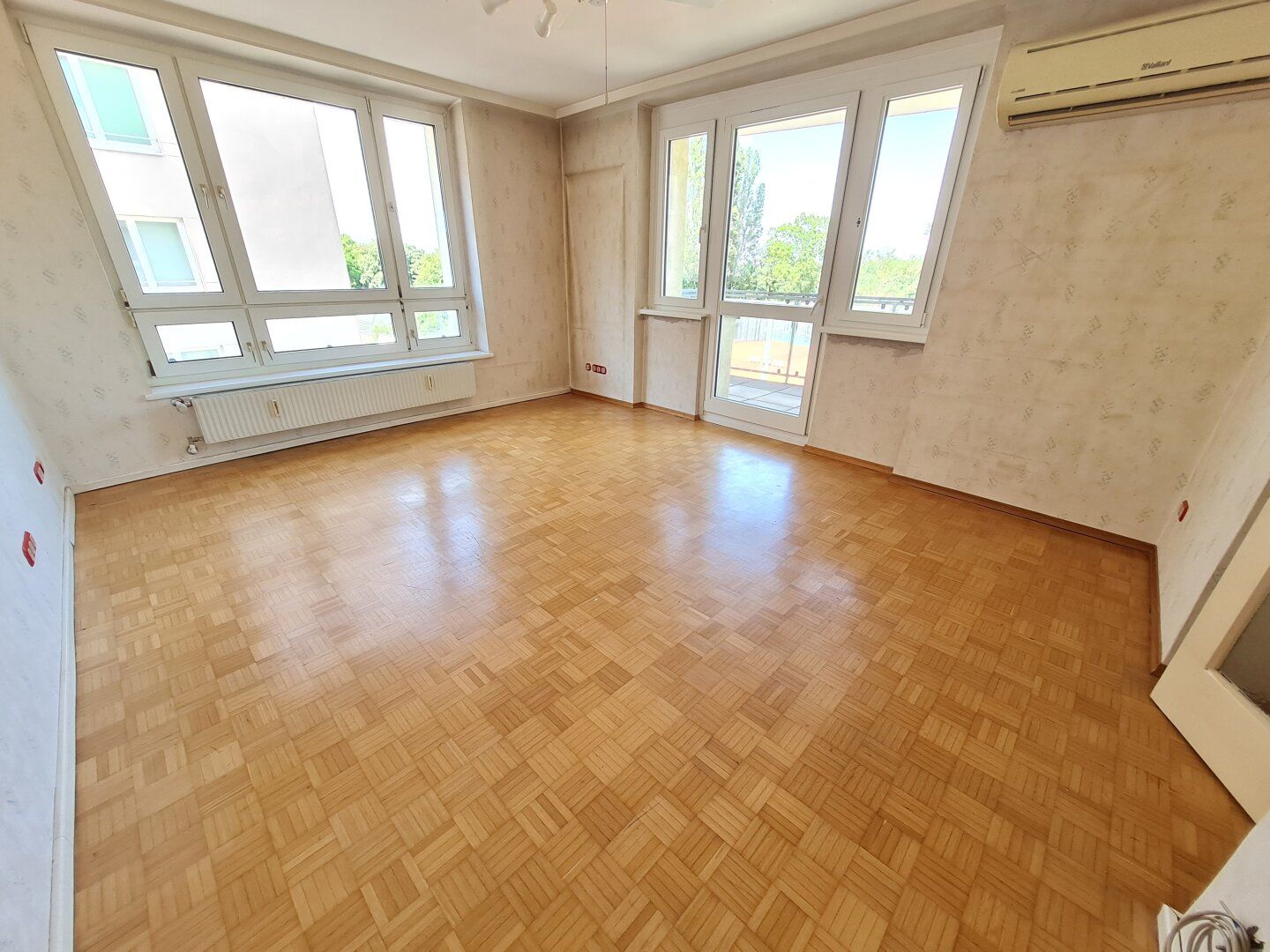 PRINZ-EUGEN-STRASSE! BELVEDERE! RENOVIERUNGSBEDÜRFTIGE 3 ZIMMER NEUBAUWOHNUNG MIT BALKON!