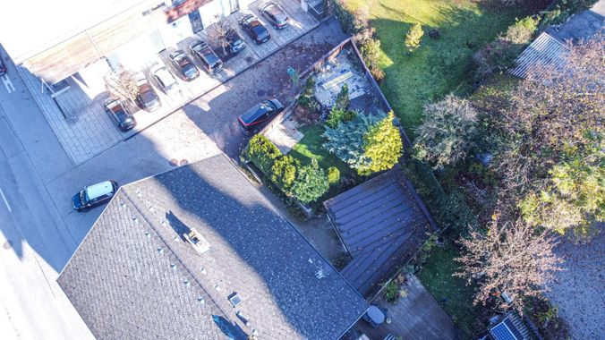 direkt neben der Gemeinde Grünau