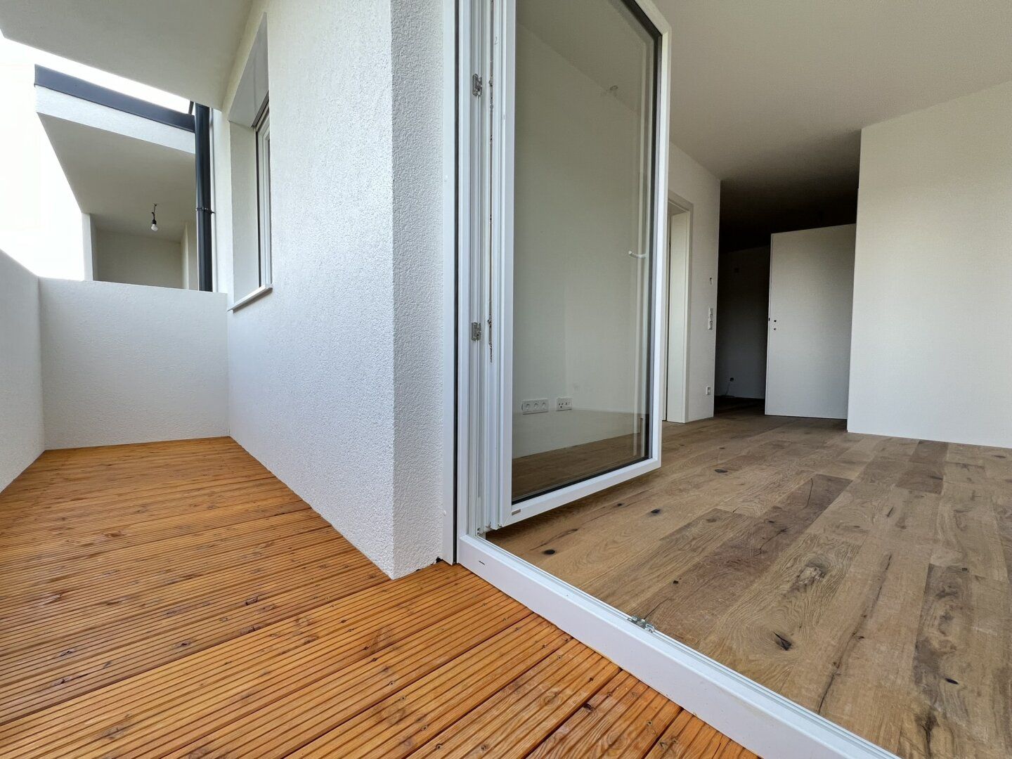 Erstbezug - Moderne 3-Zimmerwohnung mit 2 Balkonen und Parkplatz