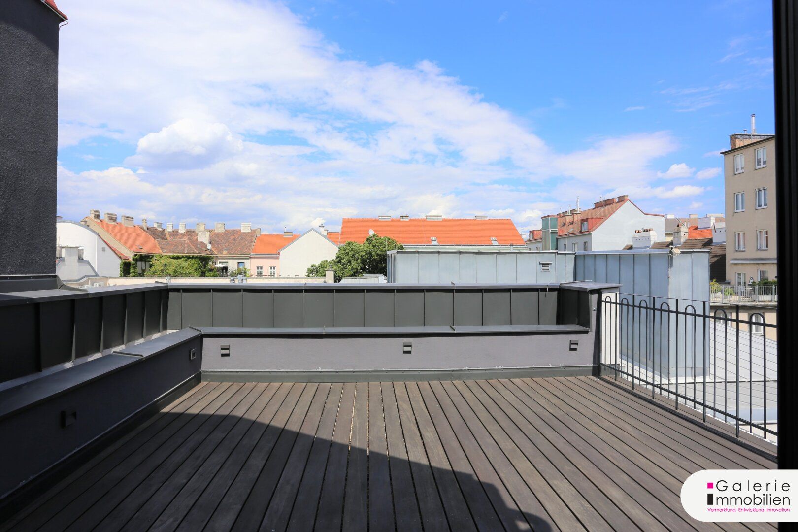 Erstbezug - Wunderschöne Dachgeschosswohnung - modernste Technik auf höchstem Niveau - Garage im Haus