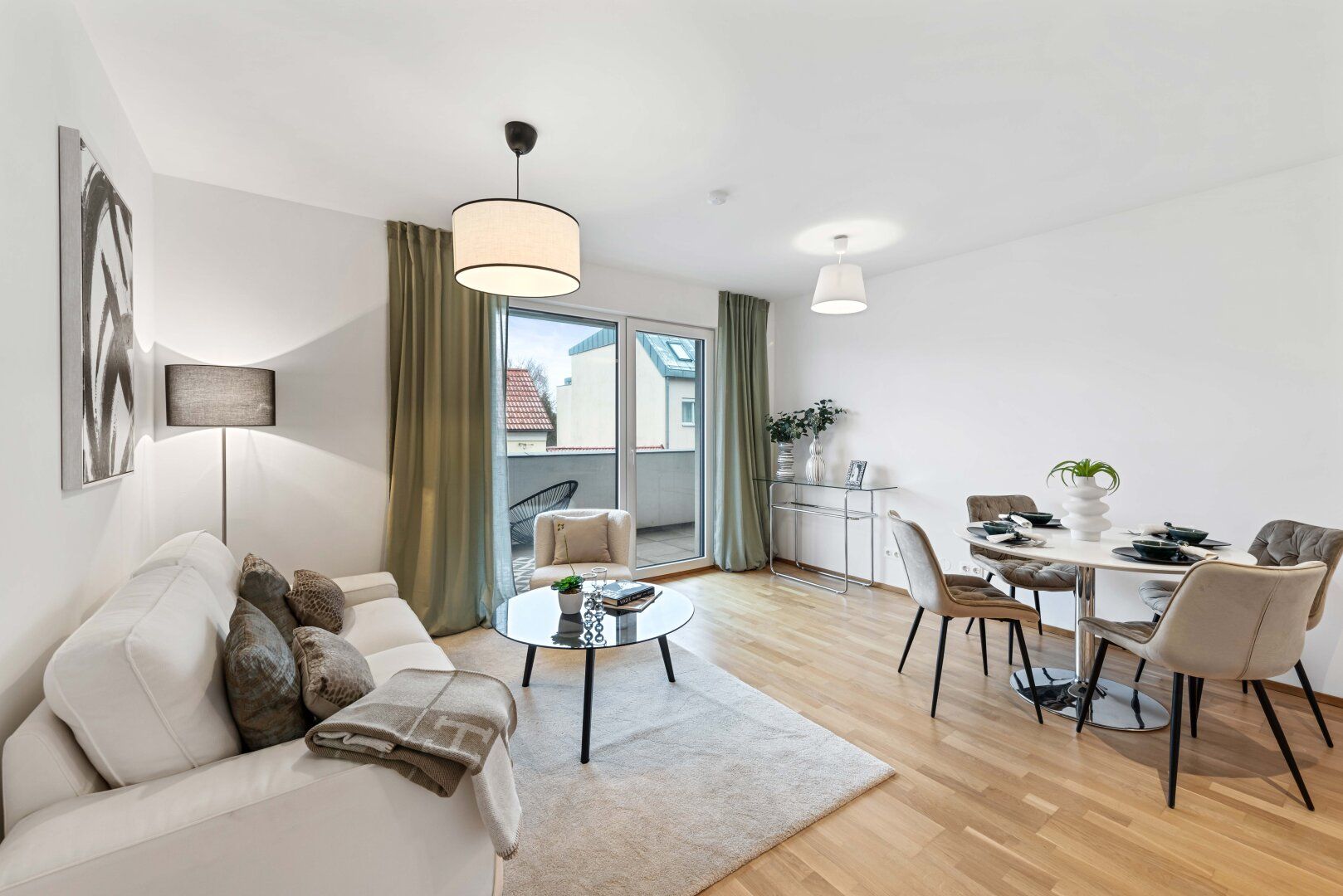 ERSTBEZUG: Traumhafte 2-Zimmer-Wohnung mit Balkon (ideal für Anleger)