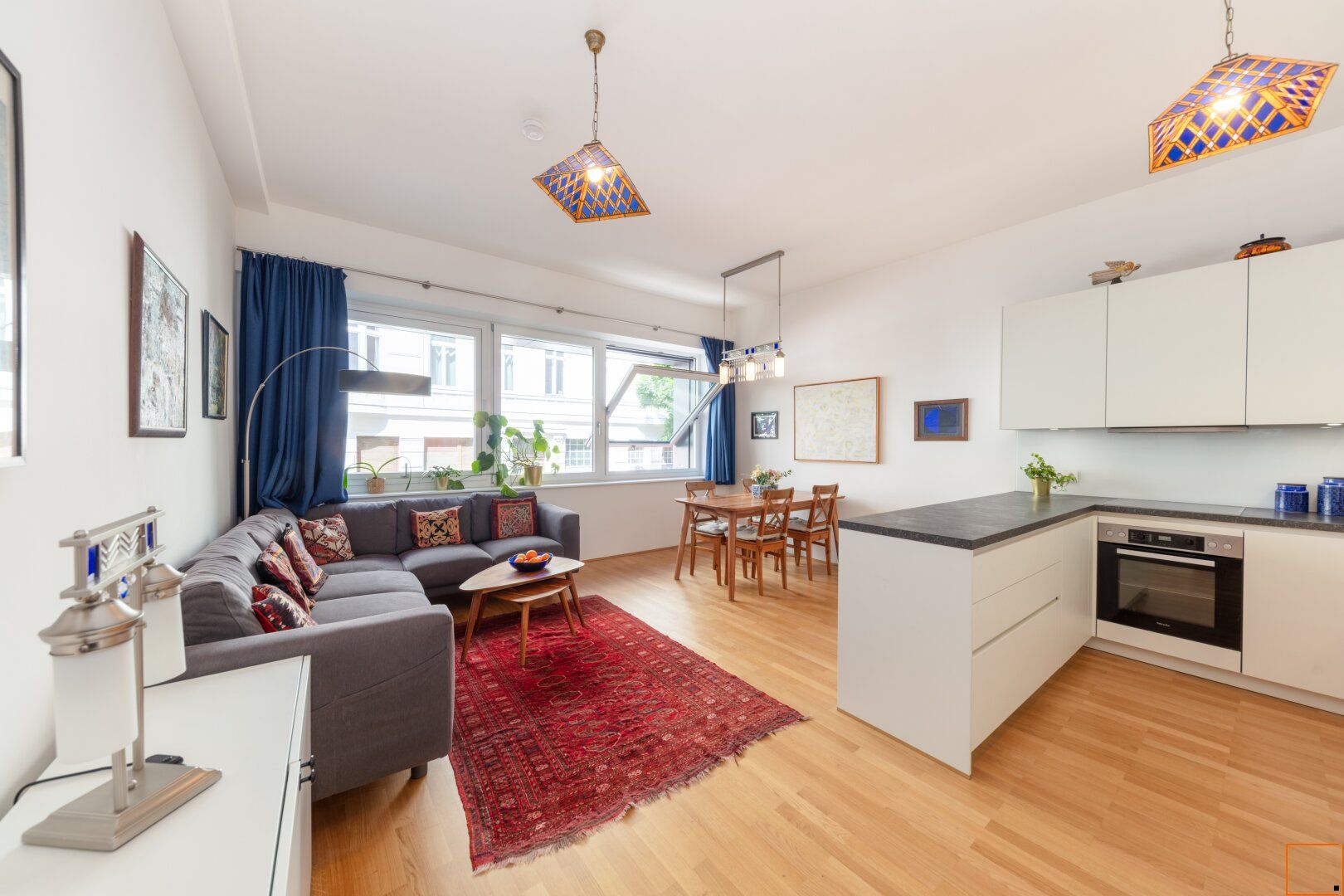 Großartige Altbauwohnung mit 3 Schlafzimmern im beliebten 7. Bezirk - komplett möbliert zu mieten