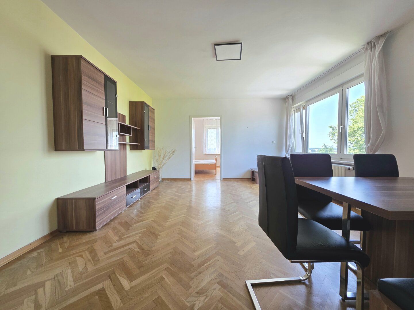 Helle und renovierte Pärchenwohnung in zentraler Lage!