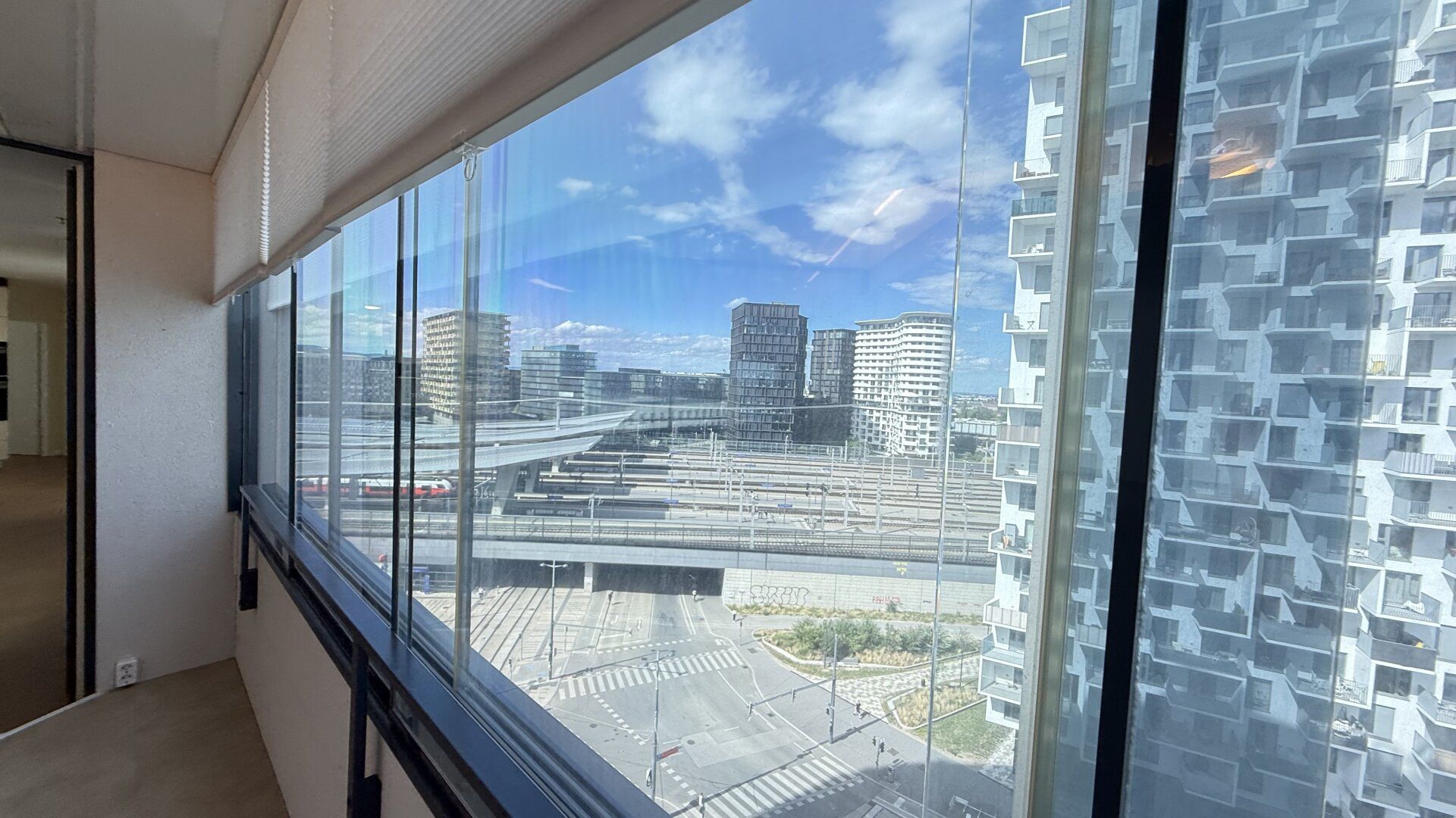 Skytower: 2-Zimmer mit Loggia auf 73 m2 plus optionaler Stellplatz!