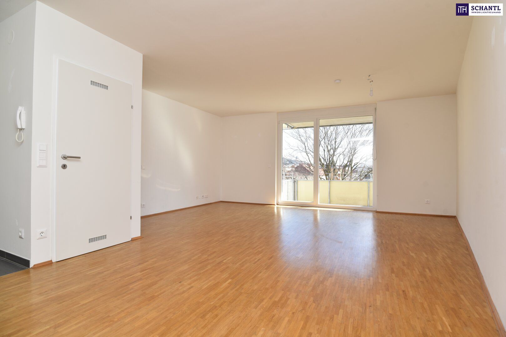 GERÄUMIGE WOHLFÜHLWOHNUNG mit niedrigen Heizkosten und einer Top Infrastruktur! Ab sofort verfügbar!