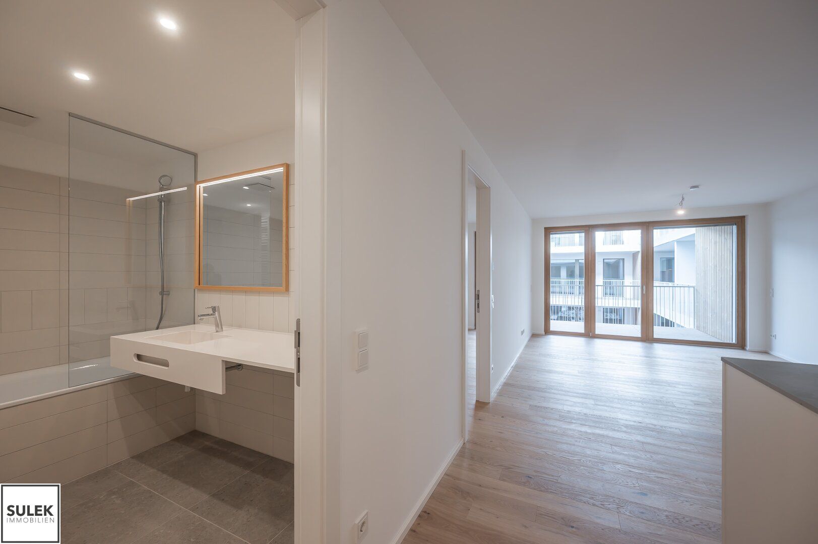 Erstbezug: 2 Zimmer + Loggia nahe Mariahilfer Straße & dennoch ruhig!