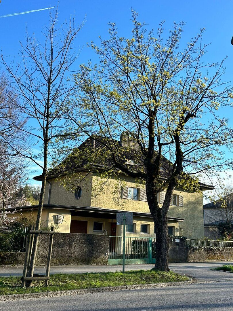 STADTVILLA zum Revitalisieren in BESTLAGE (Volksgartenstraße/Kolpingstraße)